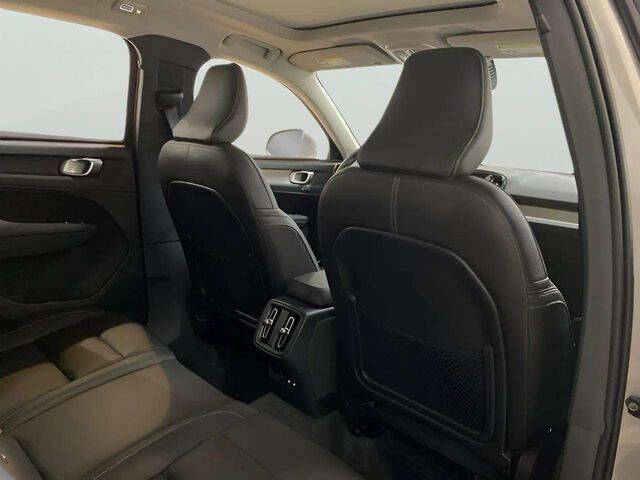 2025 Volvo XC40 B5 Plus Bright Theme