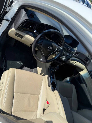 2013 Acura ILX 2.0L w/Tech