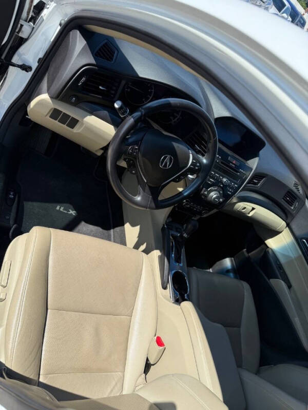 2013 Acura ILX 2.0L w/Tech