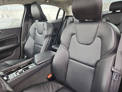 2024 Volvo S60 B5 Core Dark Theme