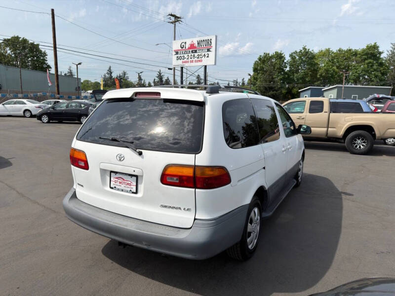 2000 Toyota Sienna LE