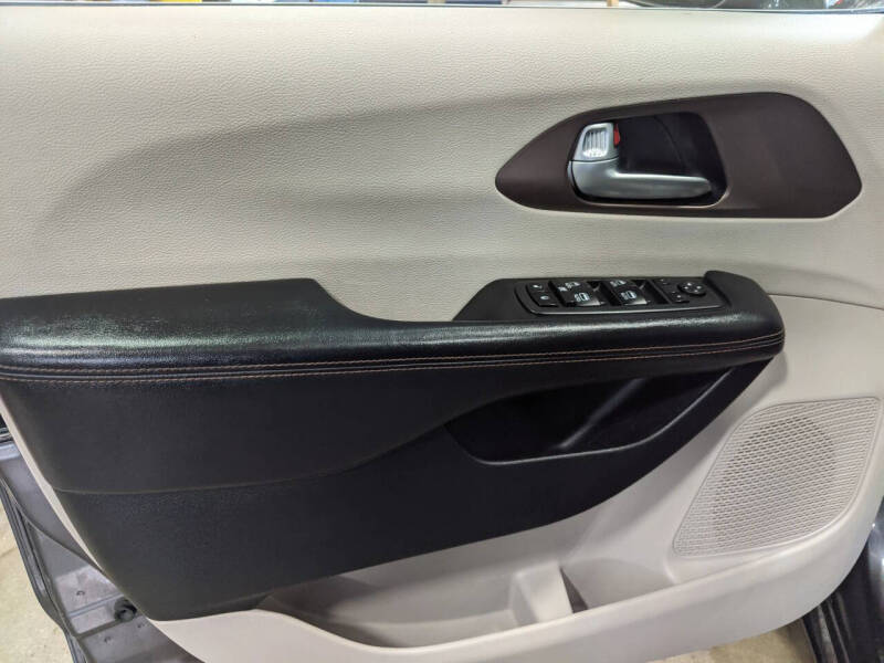 2017 Chrysler Pacifica Touring-L Plus