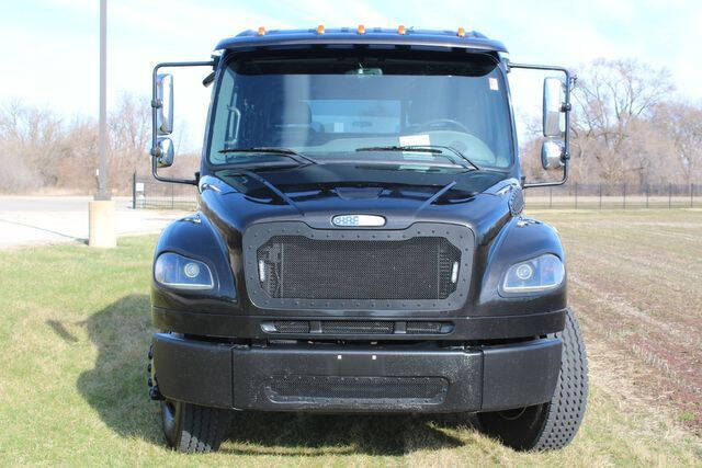 2006 Freightliner M2 106