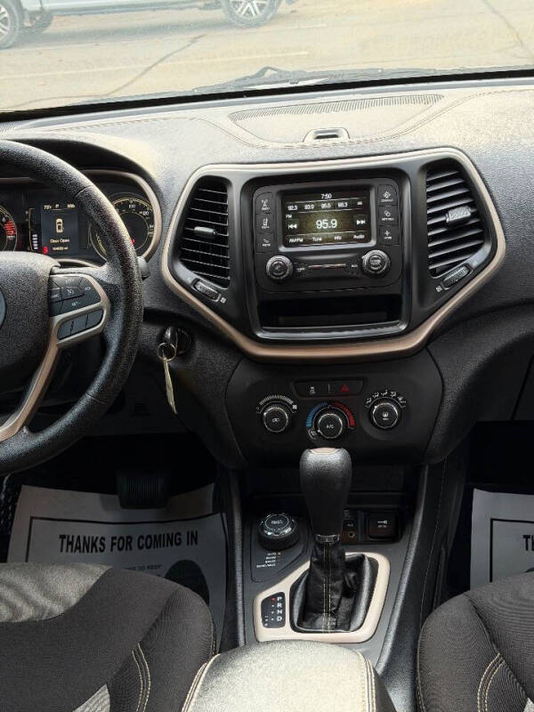 2017 Jeep Cherokee Sport