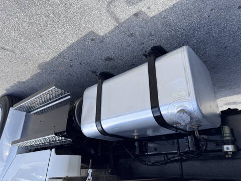 2018 Freightliner M2 106