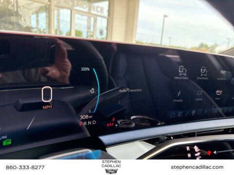 2025 Cadillac OPTIQ Luxury 2