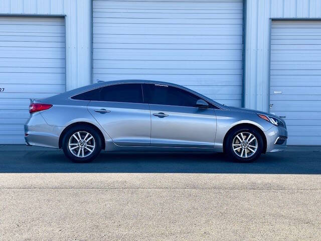 2015 Hyundai Sonata SE photo 4