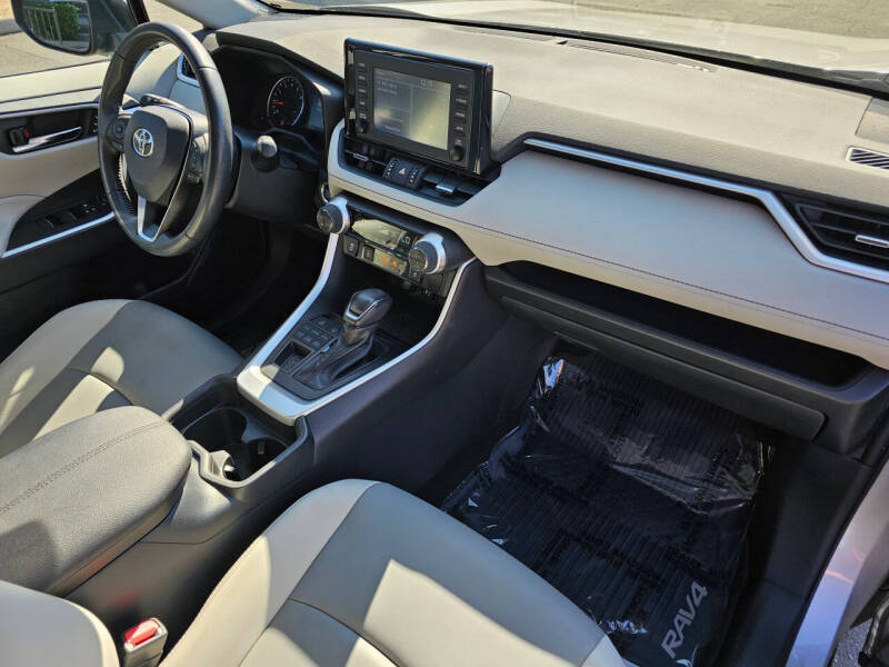 2019 Toyota RAV4 XLE Premium