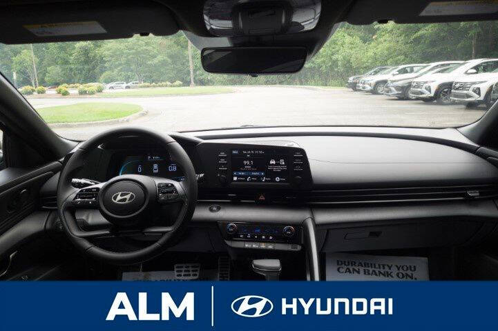 2025 Hyundai Elantra SEL Sport