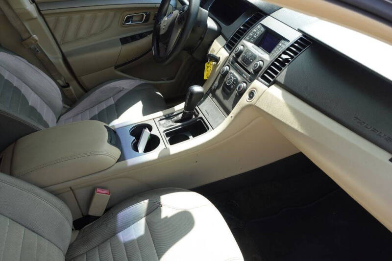 2015 Ford Taurus