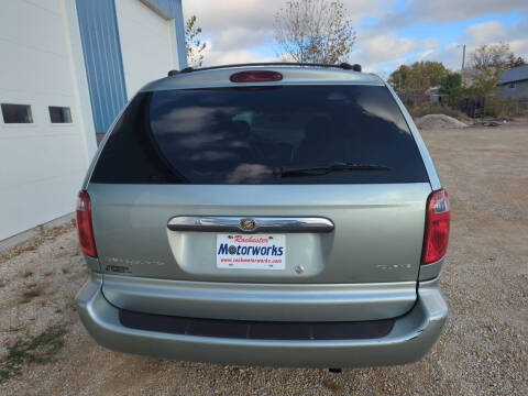 2004 Chrysler Town and Country Touring