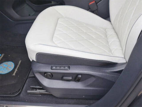 2025 Volkswagen Atlas Cross Sport SEL Premium R-Line 4Motion