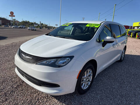 2023 Chrysler Voyager LX