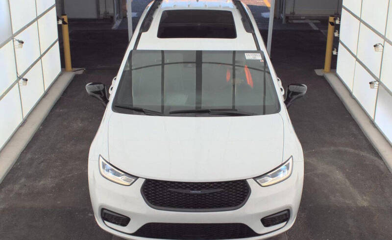 2024 Chrysler Pacifica Plug-In Hybrid Premium S Appearance