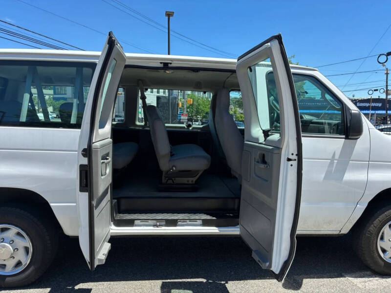 2013 Ford E-Series E-350 SD XLT