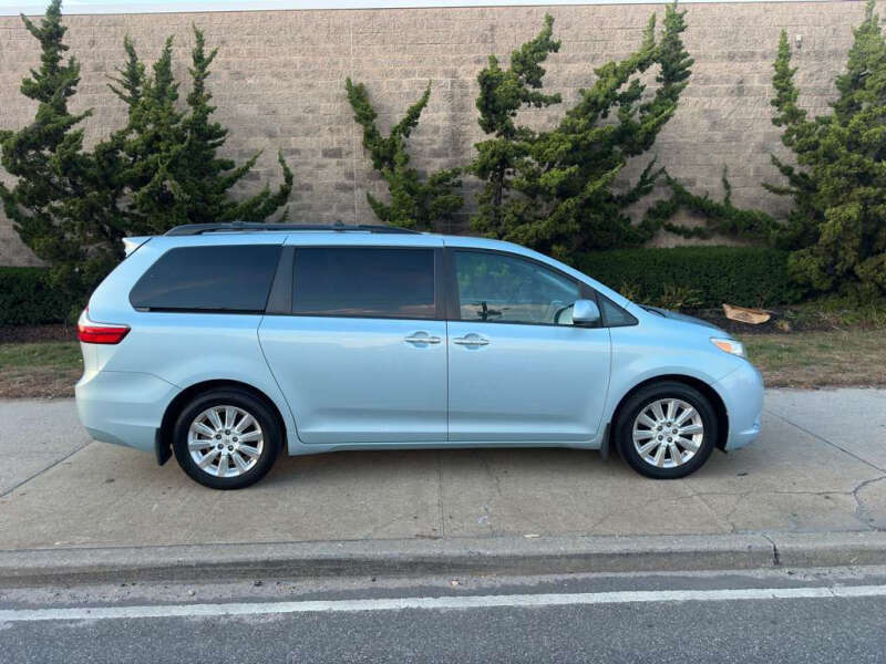 2015 Toyota Sienna XLE 7-Passenger