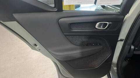 2024 Volvo XC40 B5 Plus Bright Theme
