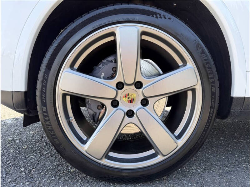 2017 Porsche Cayenne Platinum Edition