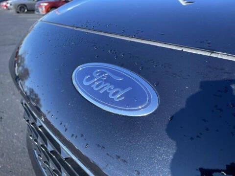 2022 Ford Escape Hybrid Titanium