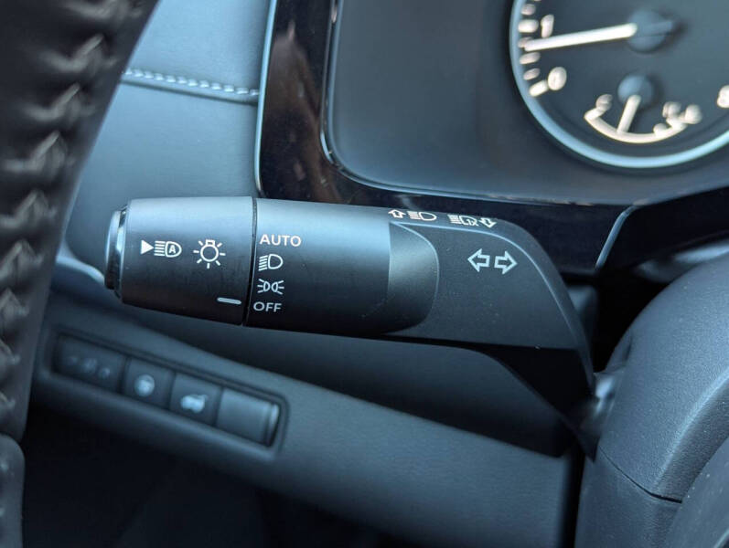 2024 Nissan Pathfinder SL