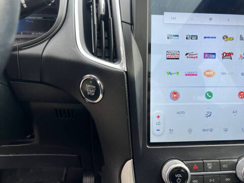 2022 Ford Edge Titanium