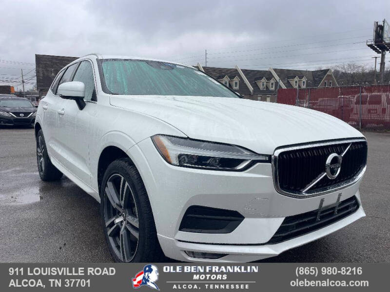 2021 Volvo XC60 Momentum's photo
