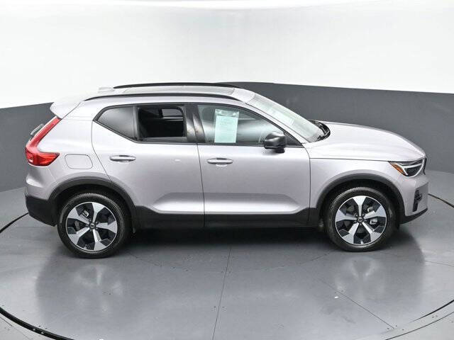 2026 Volvo XC40 B5 Plus