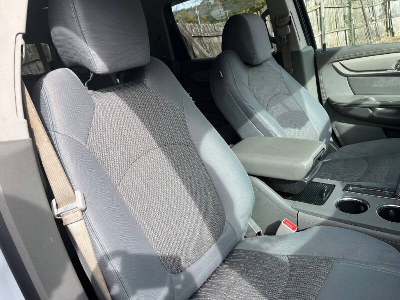 2017 Chevrolet Traverse LS