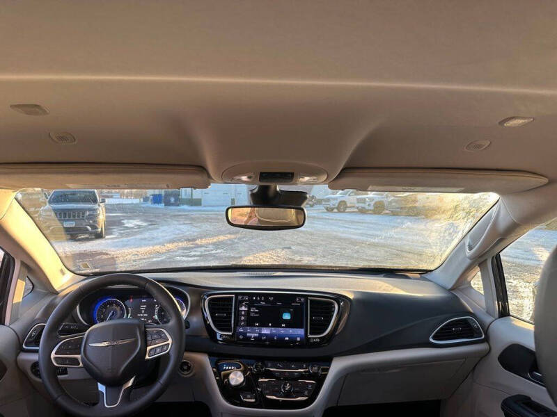 2024 Chrysler Pacifica Touring L