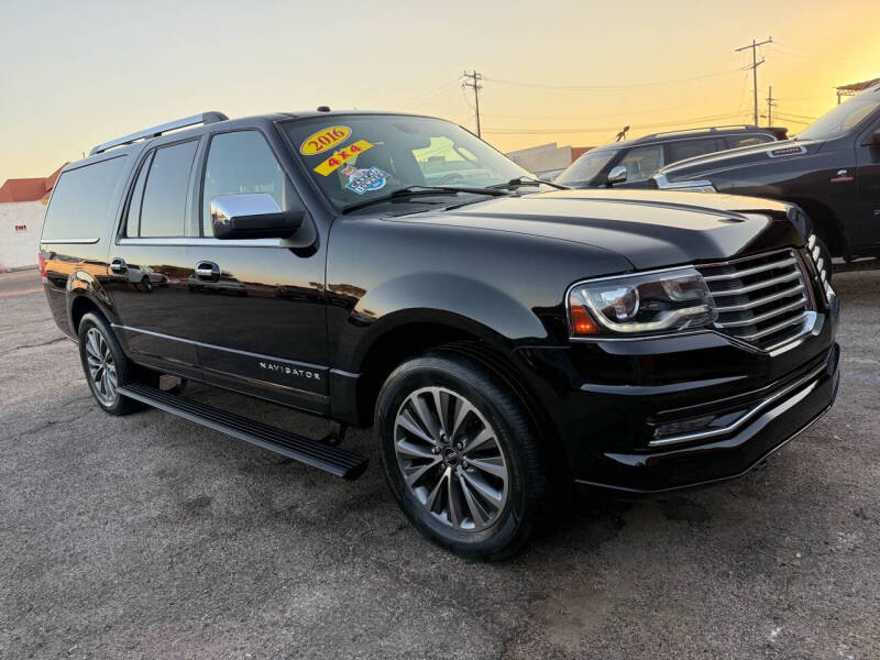 2016 Lincoln Navigator Select photo 42