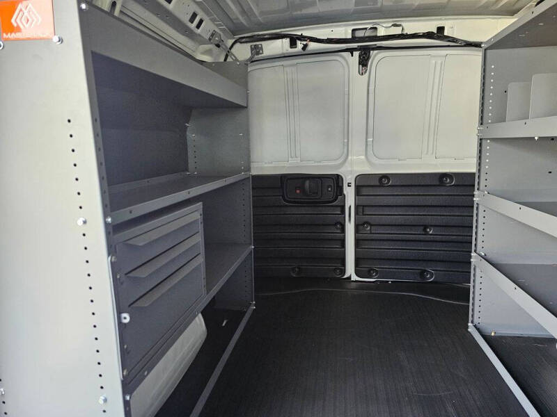 2025 Chevrolet Express 2500