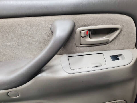 2005 Toyota Sequoia SR5