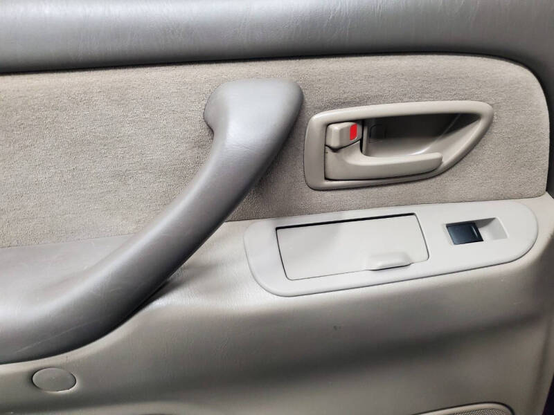 2005 Toyota Sequoia SR5