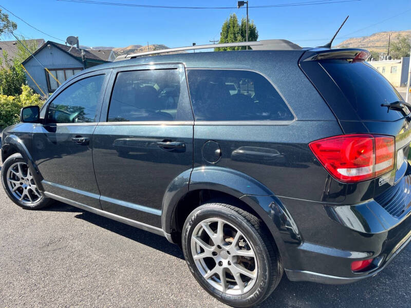 2012 Dodge Journey R/T photo 5