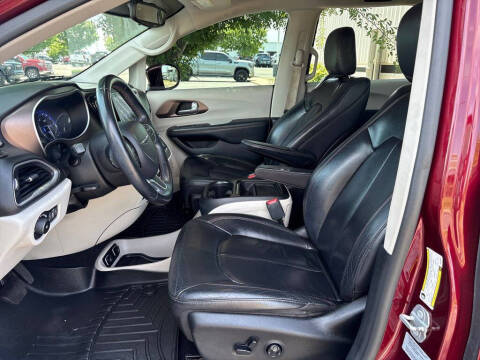 2017 Chrysler Pacifica Touring-L