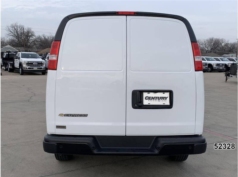 2025 Chevrolet Express 2500