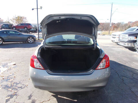 2013 Nissan Versa 1.6 SL