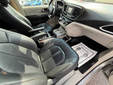 2017 Chrysler Pacifica Touring-L