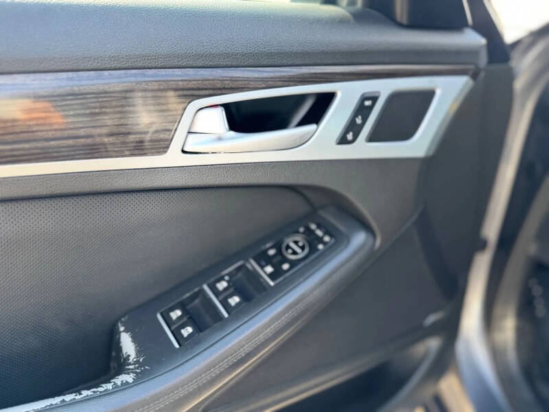 2015 Hyundai Genesis