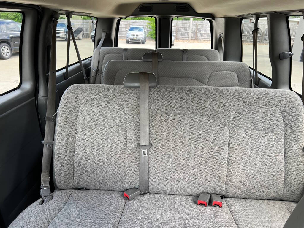 White 2016 Chevrolet Express LT 2500 LT 2500 3dr Passenger Van 27