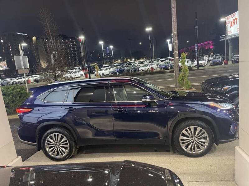 2021 Toyota Highlander Hybrid Platinum