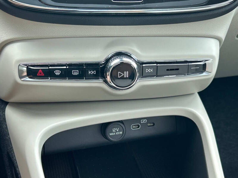 2026 Volvo XC40 B5 Plus