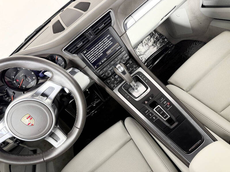 2015 Porsche 911 Carrera 4