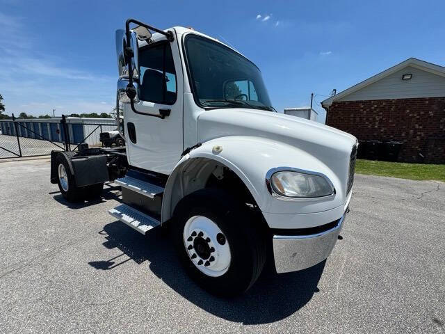 2015 Freightliner M2 106
