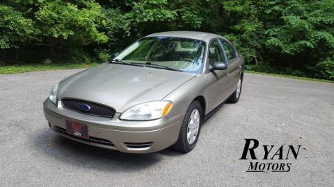 2005 Ford Taurus for sale at Ryan Motors LLC in Warsaw IN