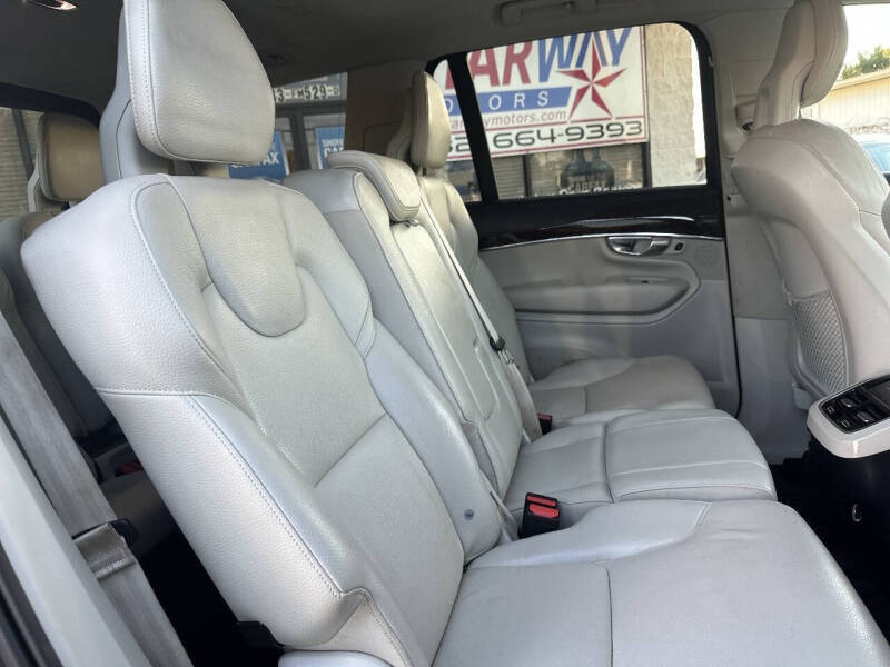 2017 Volvo XC90 T6 Momentum