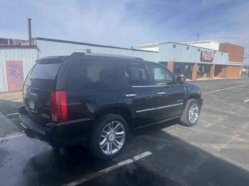 2013 Cadillac Escalade Platinum Edition