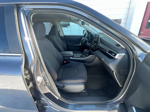 2024 Toyota Highlander LE