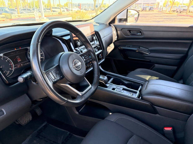 2025 Nissan Pathfinder SV