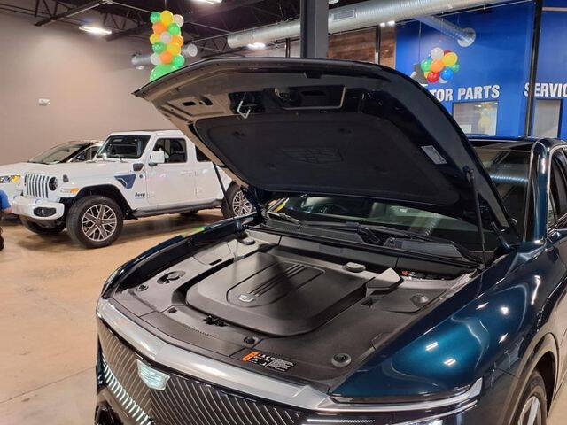 2024 Cadillac LYRIQ Luxury 1